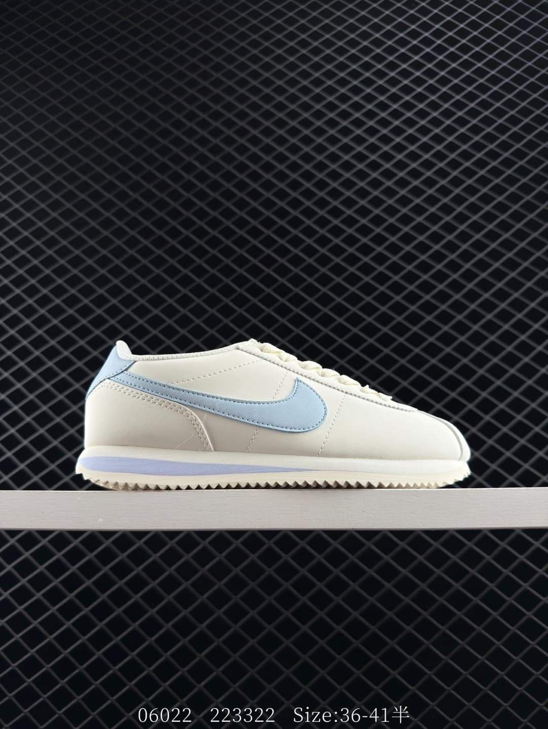 Nike Cortez Lifestyle Sneakers – Beige/Blue