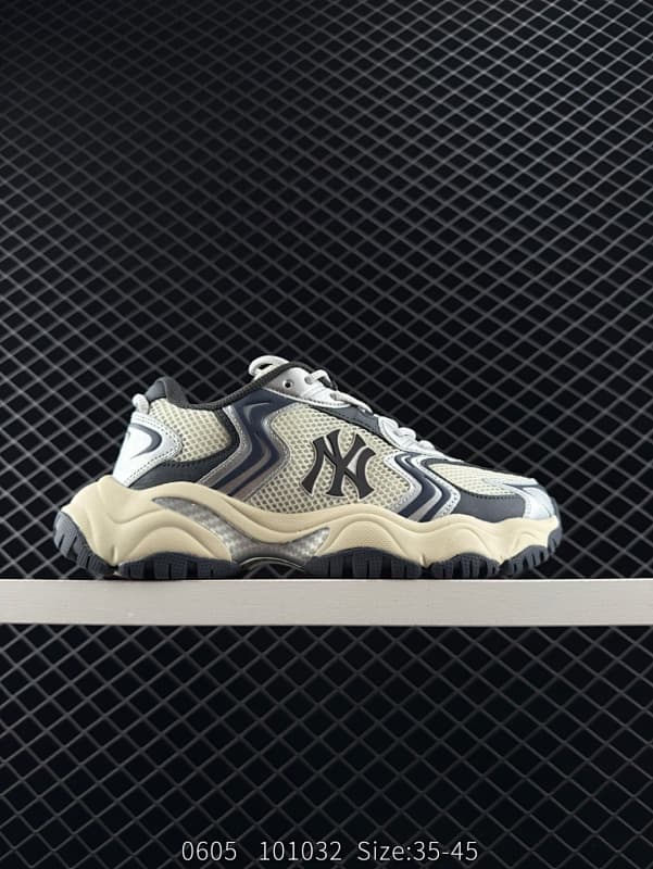 Generic Chunky Sneakers – Beige/Black