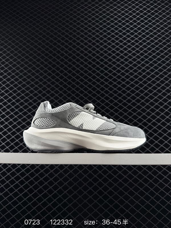 New Balance Chunky Sneakers – Gray/White