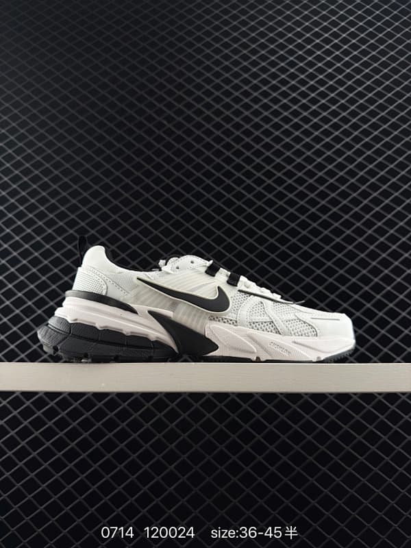 Nike Chunky Sneakers – White/Black