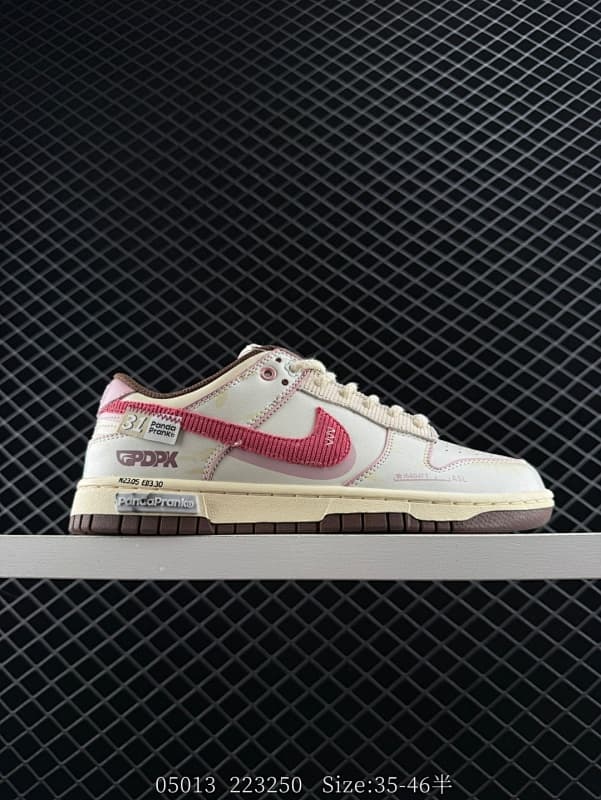 Nike Lifestyle Sneakers – Beige/Pink