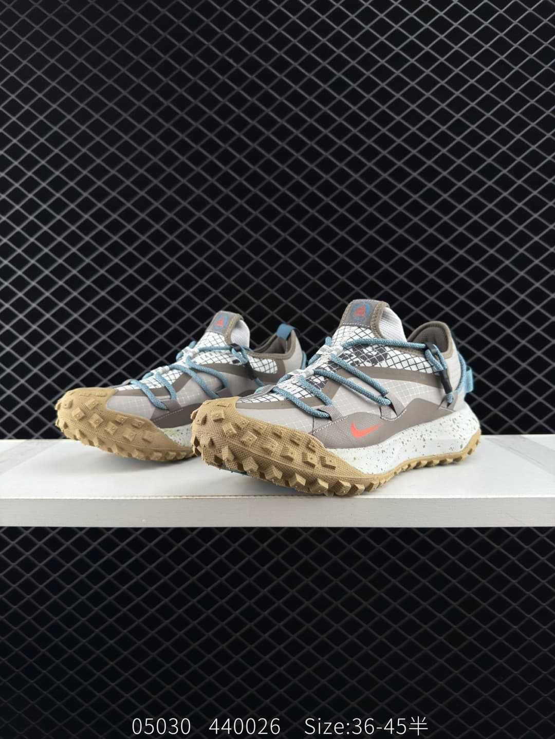 Nike Lifestyle Sneakers – Beige/Gray