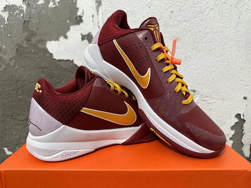 Nike Basketball Shoes – Burgundy/Gold