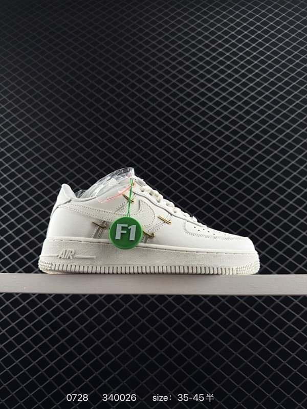 Nike Air Force 1 Lifestyle Sneakers – White/Green