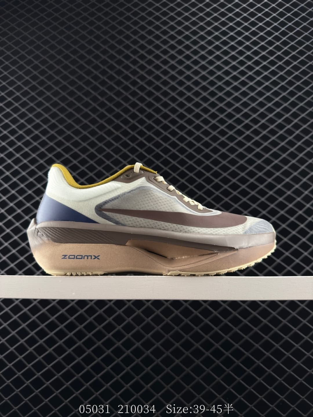 Generic Sneakers – Beige/Brown
