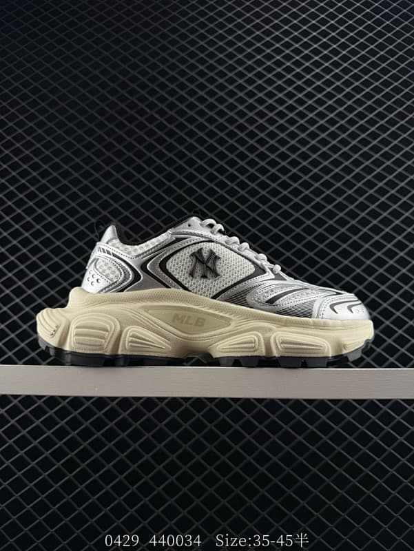 Generic Chunky Sneakers – Silver/Beige