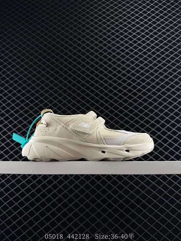 Generic Sneakers – Beige/Blue