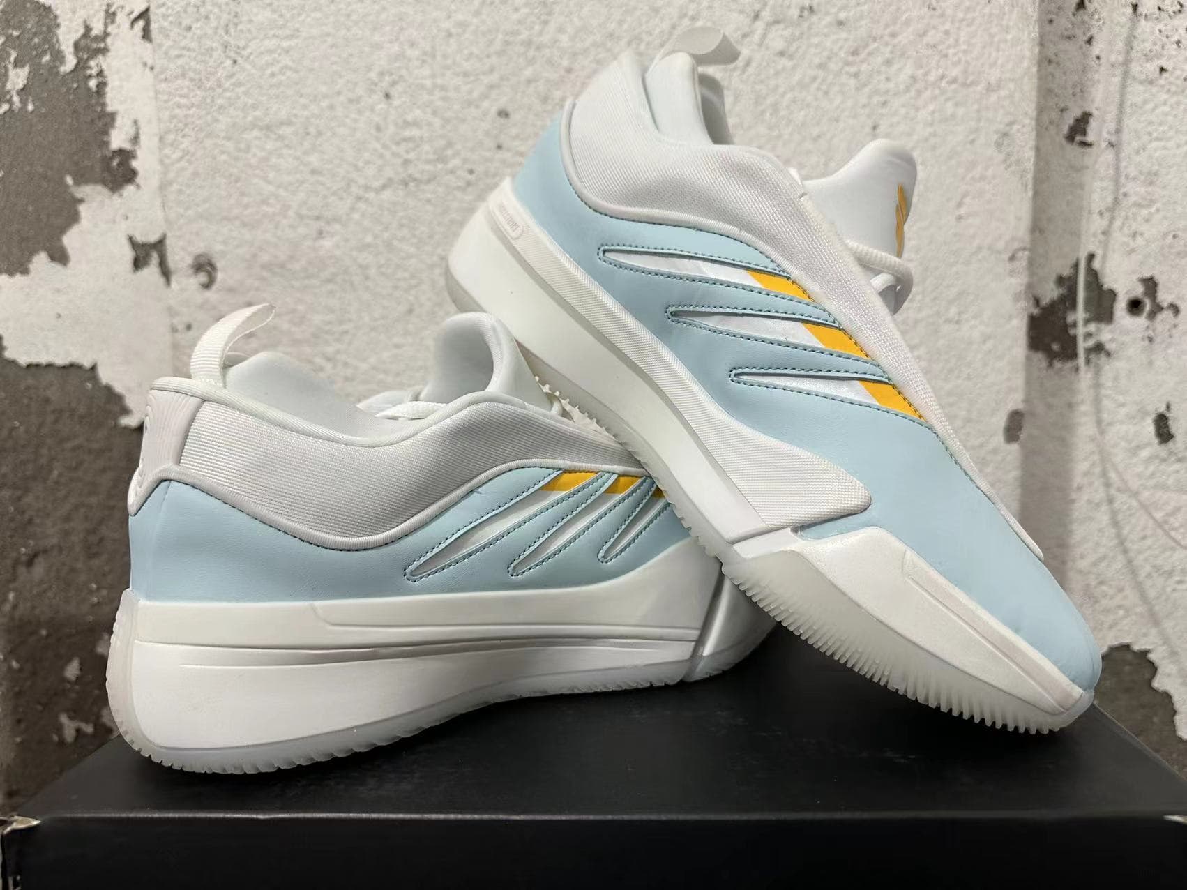 Adidas Lifestyle Sneakers – Blue/Yellow