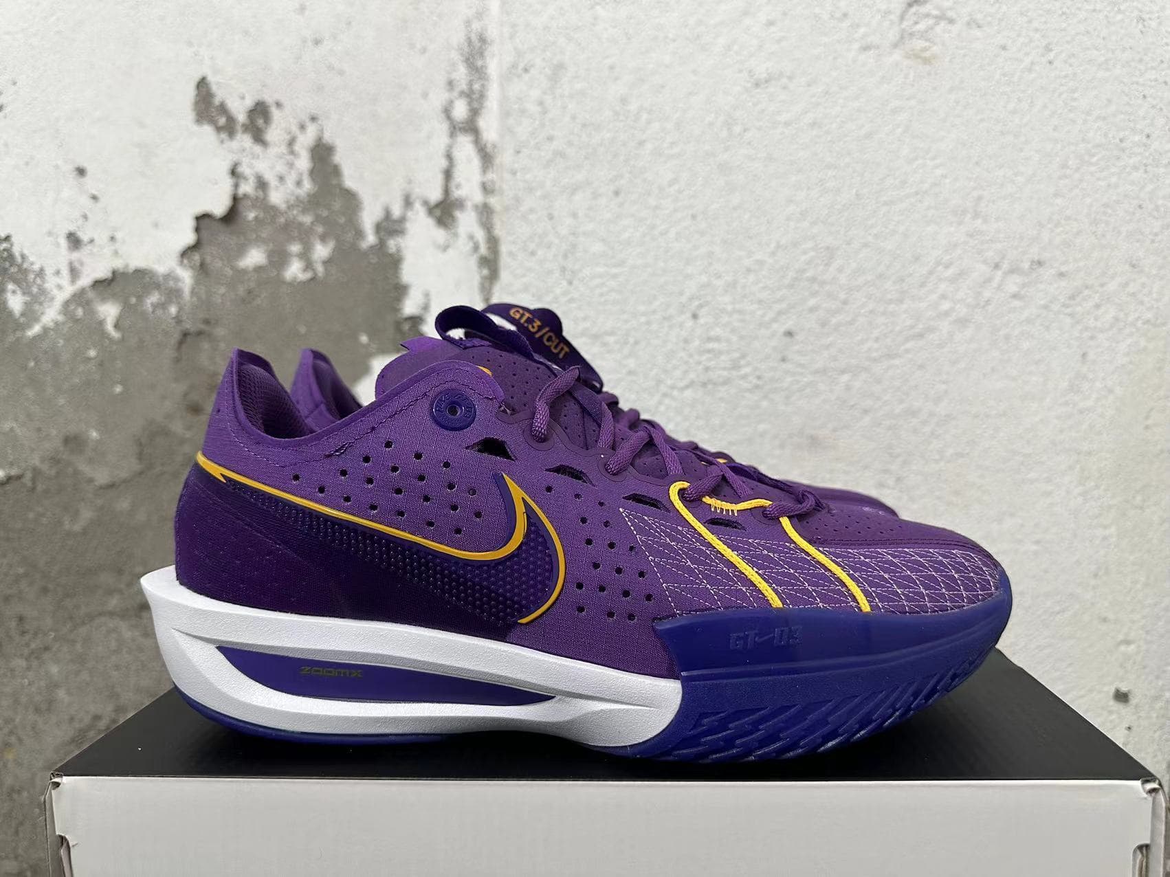 Nike GT-03 Basketball Shoes – Purple/Yellow