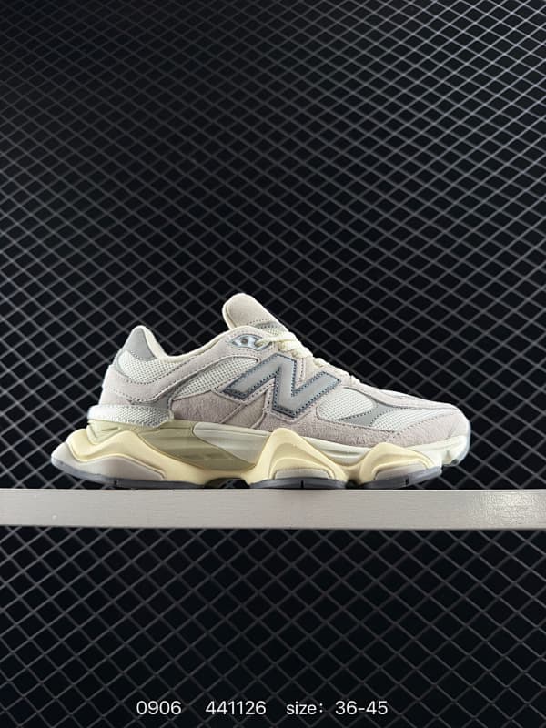 New Balance Chunky Sneakers – Beige/Gray