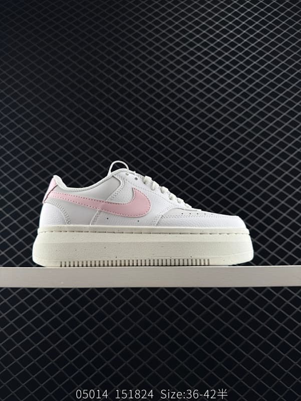 Nike Lifestyle Sneakers – White/Pink