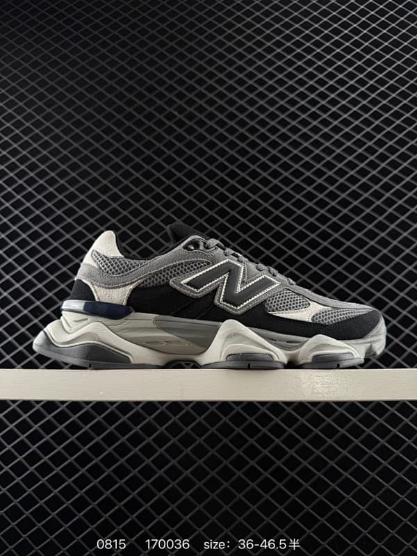 New Balance Chunky Sneakers – Black/Gray