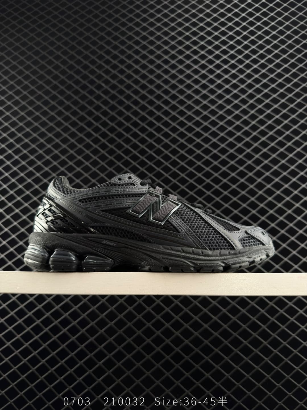New Balance Running Shoes – Black