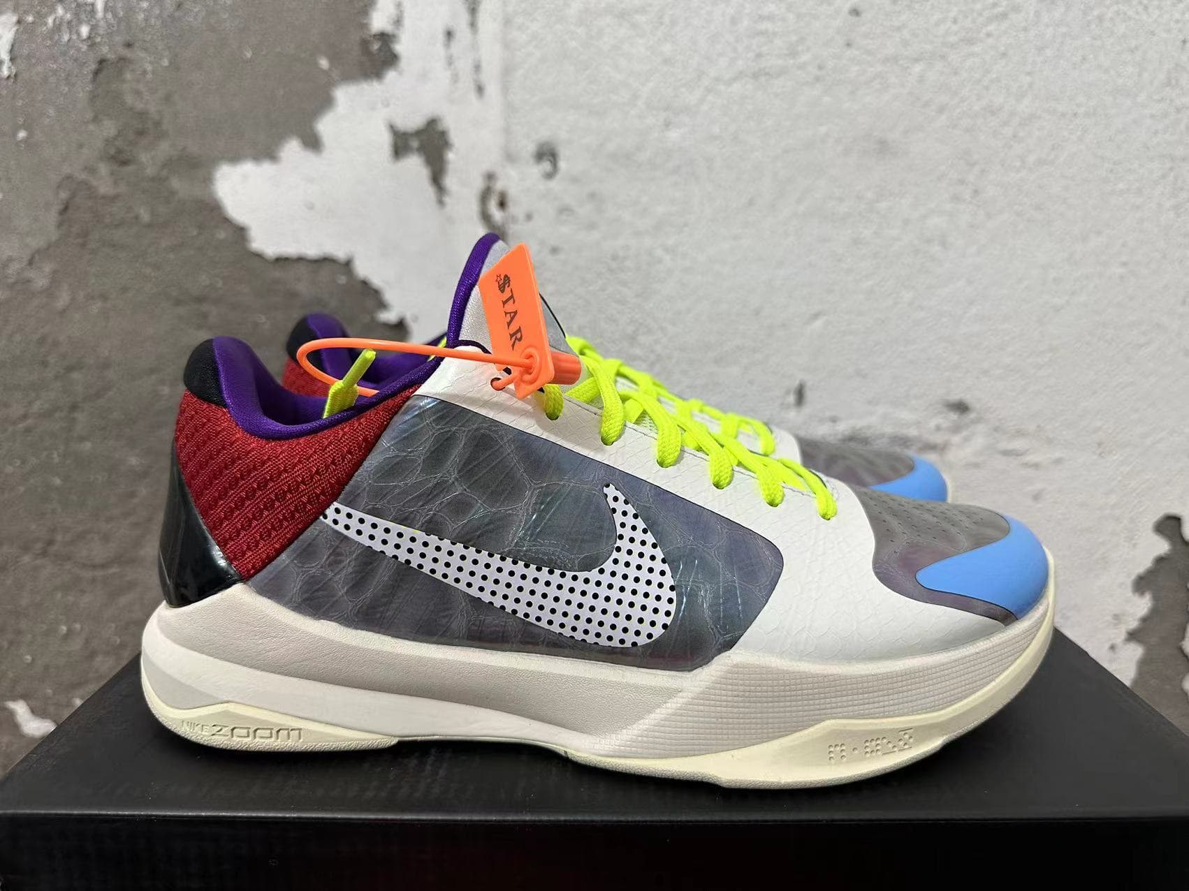 Nike Basketball Shoes – White/Multicolor