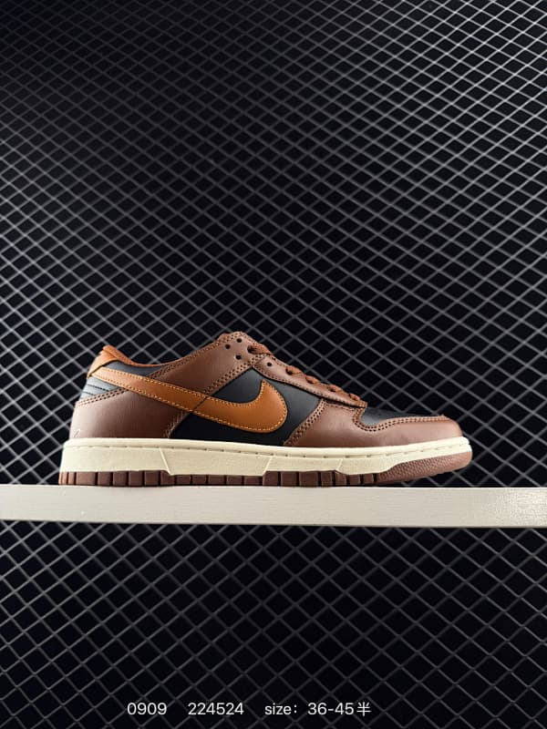 Nike Lifestyle Sneakers – Brown/Black