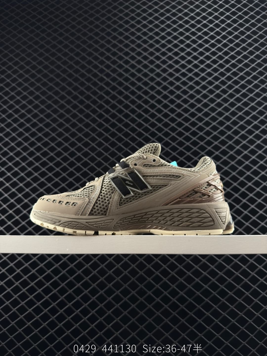New Balance Lifestyle Sneakers – Beige/Black