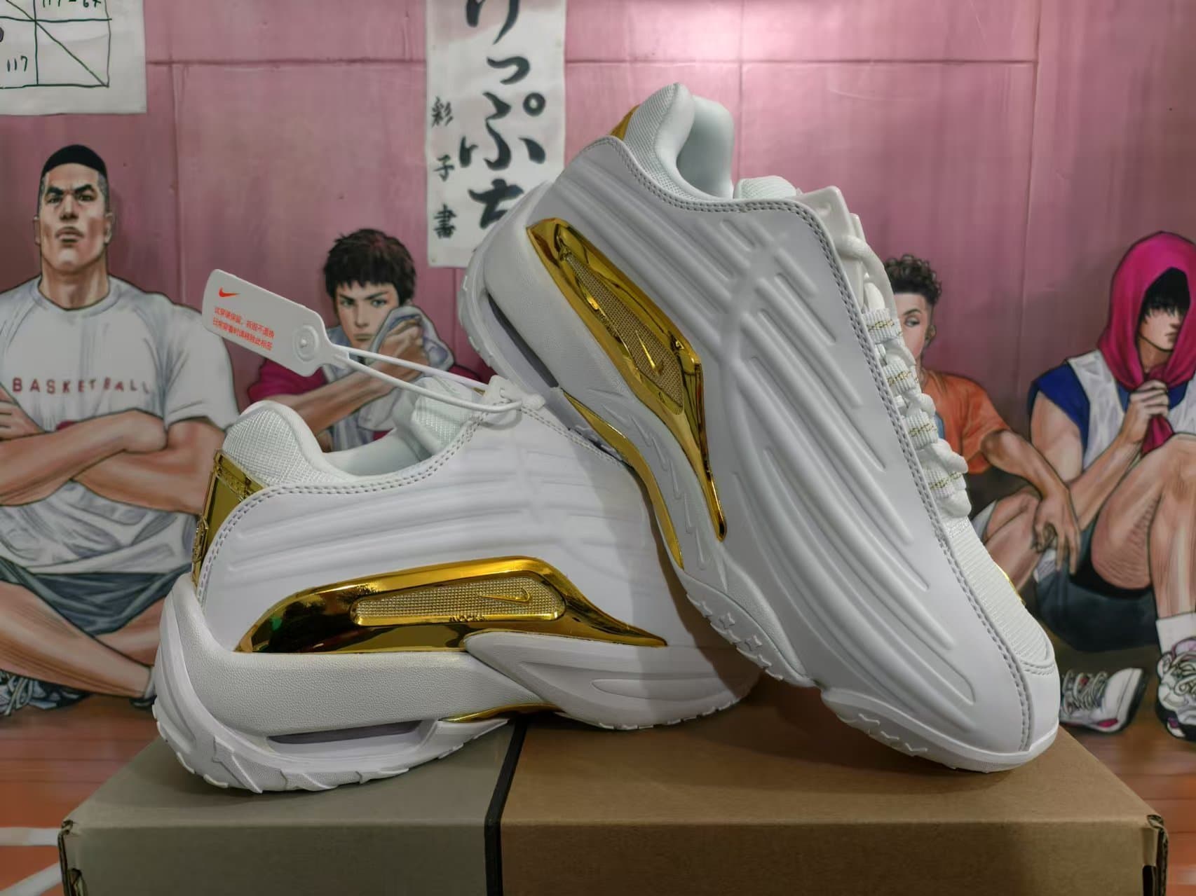 Nike Lifestyle Sneakers – White/Gold