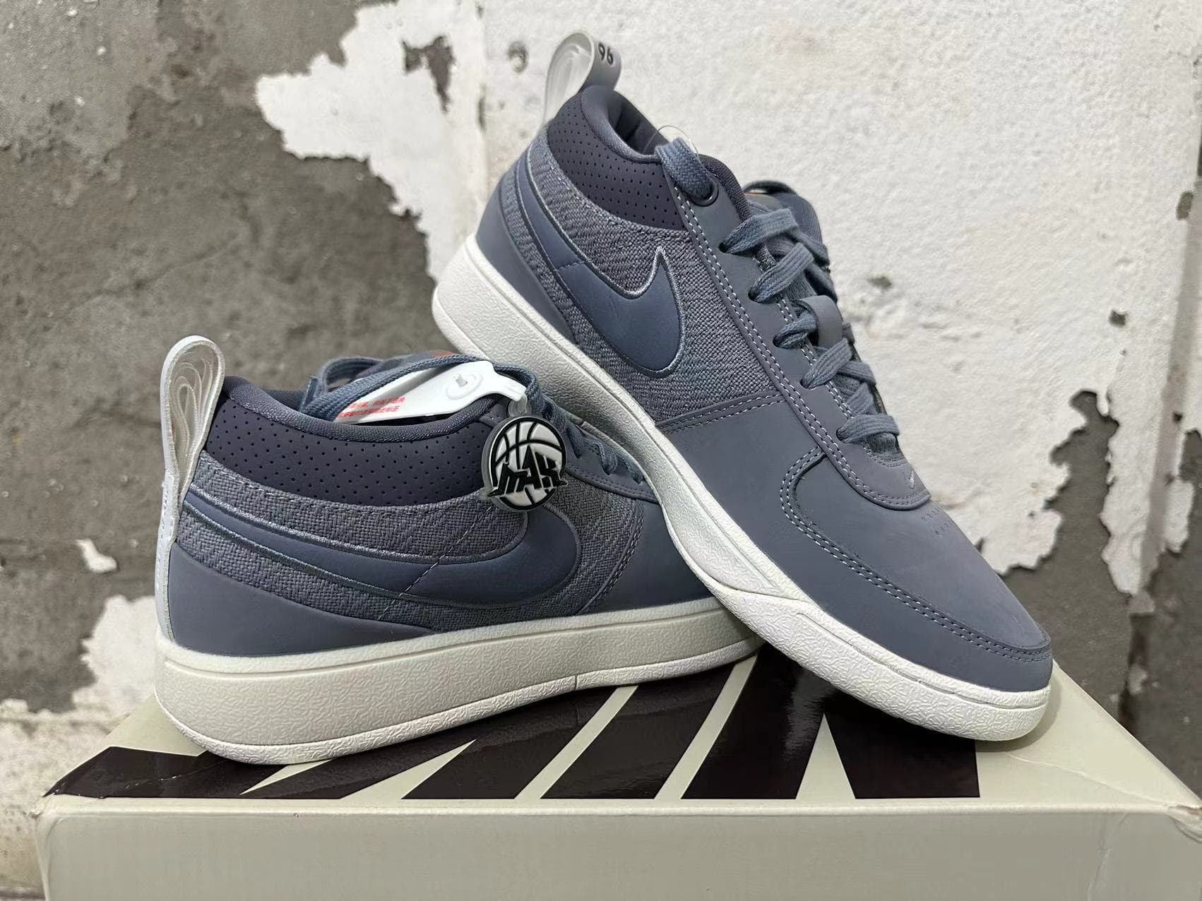 Nike Lifestyle Sneakers – Gray/White