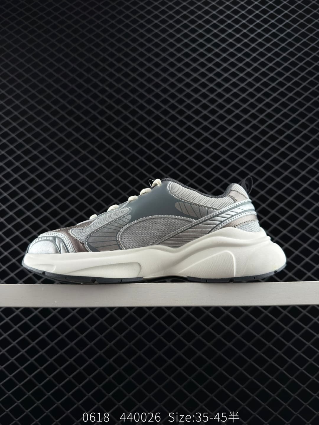 Generic Chunky Sneakers – Gray/White