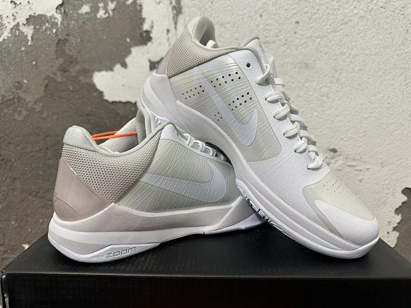 Nike Basketball Shoes – White/Gray
