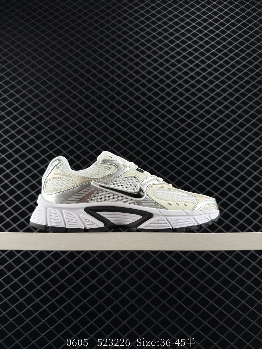 Nike Chunky Sneakers – White/Beige