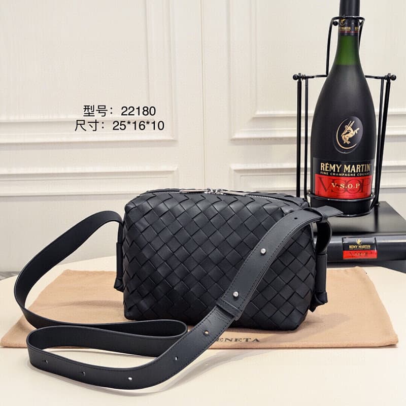 Bottega Veneta 22180 Messenger Bag – Black