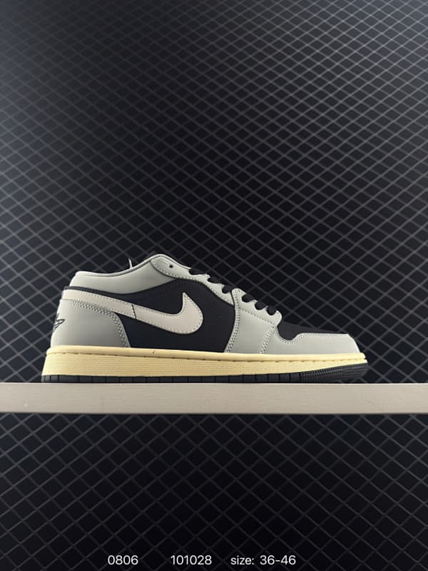 Nike Lifestyle Sneakers – Gray/Black