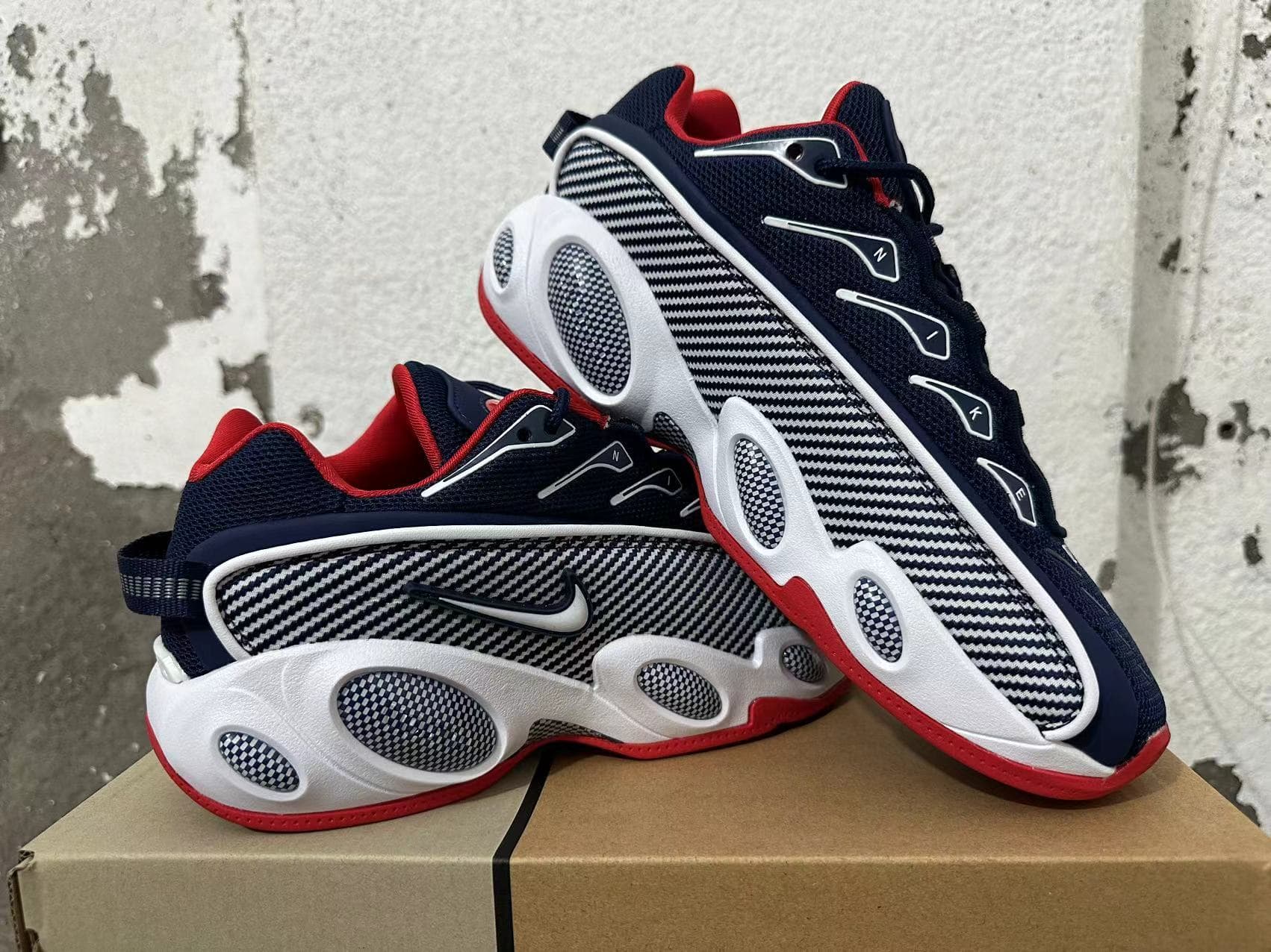 Nike Chunky Sneakers – Navy/Red