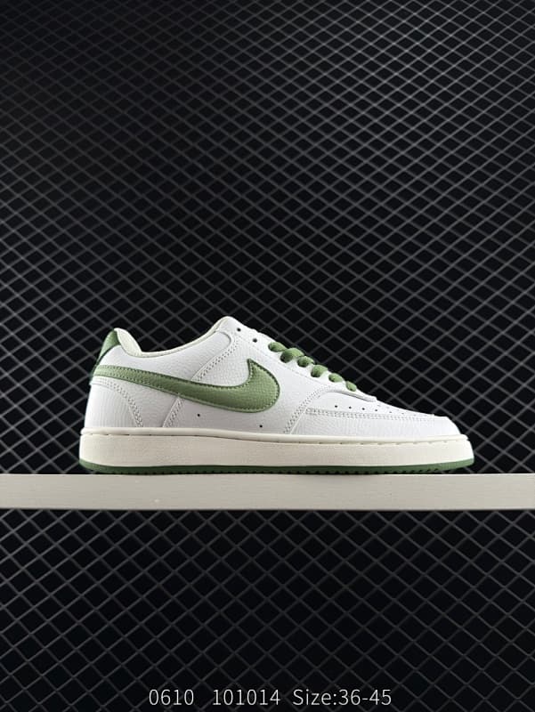 Nike Lifestyle Sneakers – White/Green