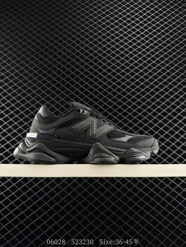 New Balance Chunky Sneakers – Black