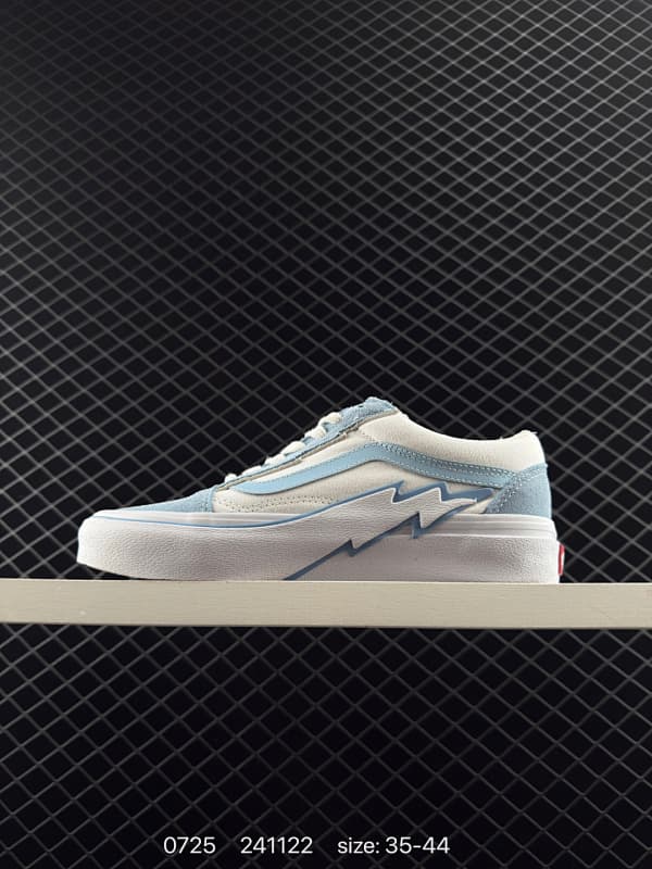 Generic Skateboard Shoes – White/Blue